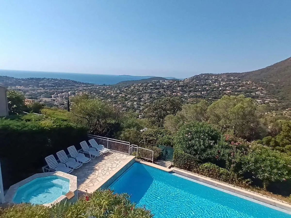Holiday home Villa A Cavalaire-Sur-Mer Avec Piscine, Sauna, Parking Et Animaux Acceptes - Fr-1-226B-156