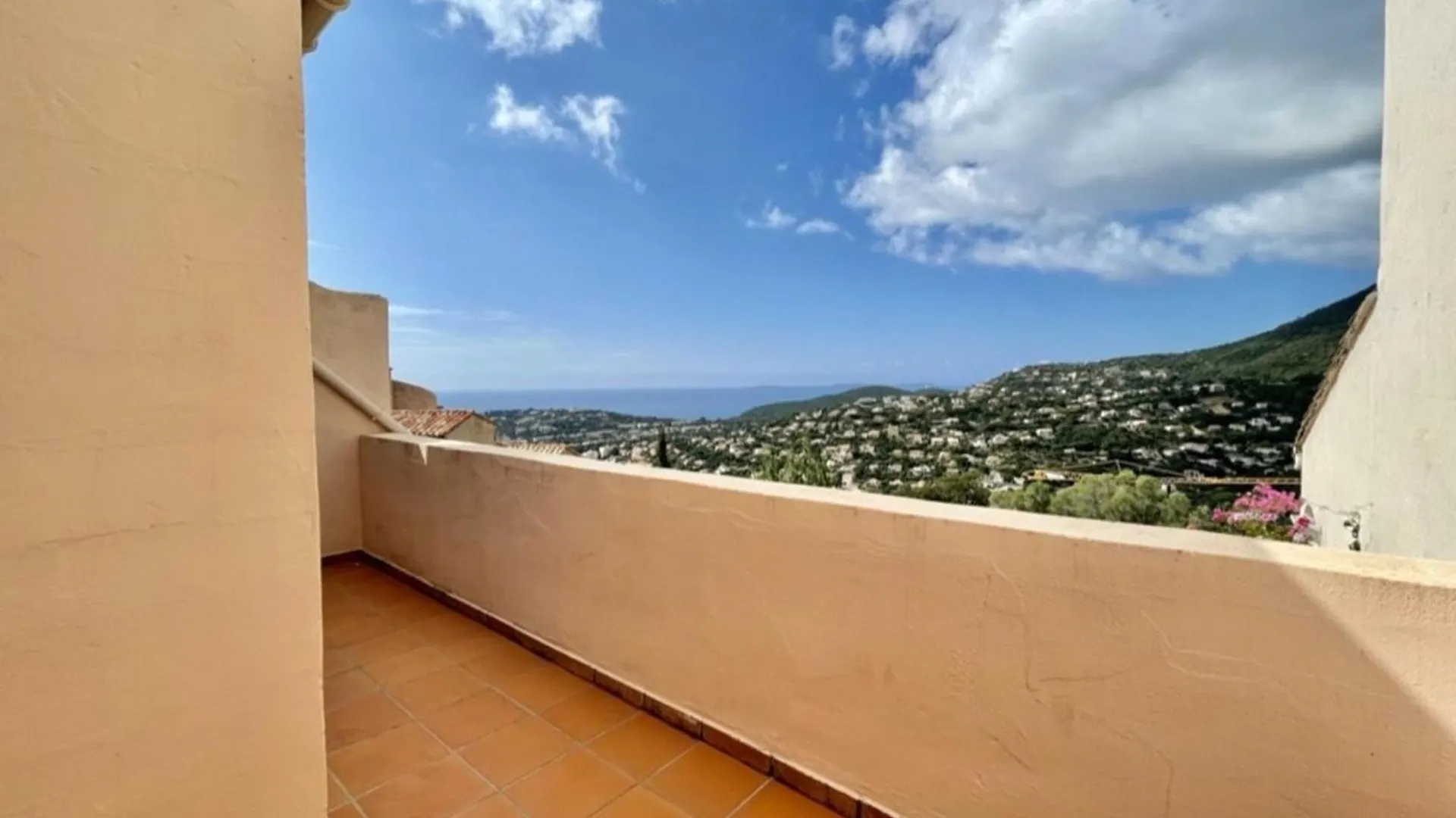 Villa A Cavalaire-Sur-Mer Avec Piscine, Sauna, Parking Et Animaux Acceptes - Fr-1-226B-156 France