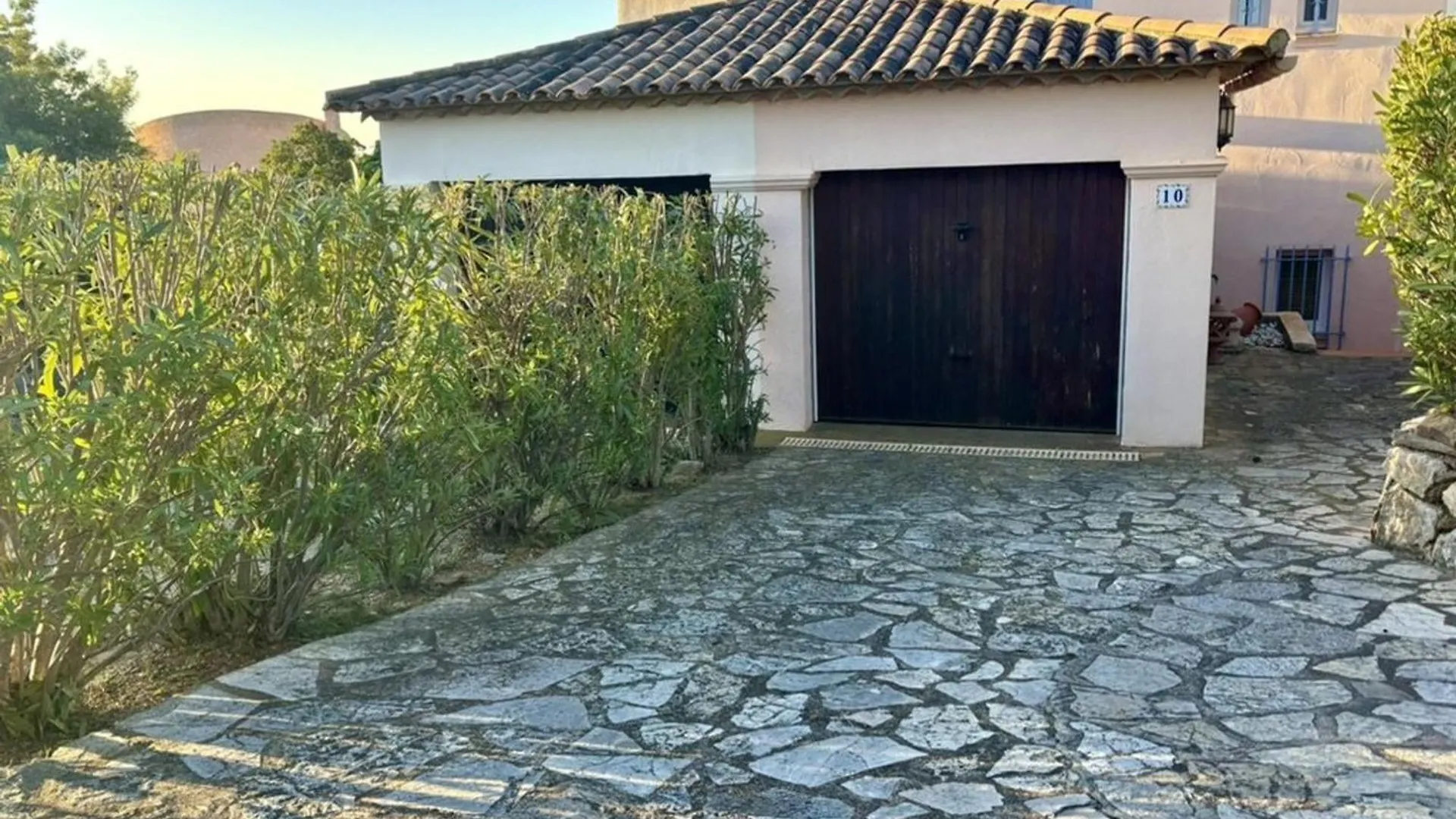 Villa A Cavalaire-Sur-Mer Avec Piscine, Sauna, Parking Et Animaux Acceptes - Fr-1-226B-156 France